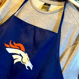 NWOT Broncos Apron
